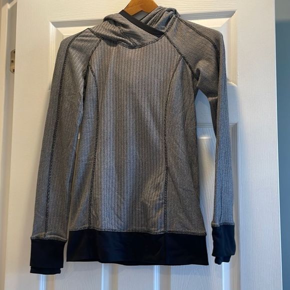 Lululemon Herringbone Hooded Pullover - Size 4 - Picture 1 of 9